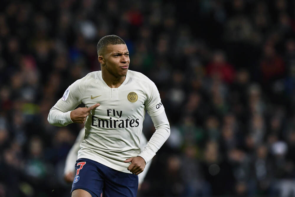 中美关系再度紧张: 百亿军售、中方抛售美债、特朗话引爆新风暴